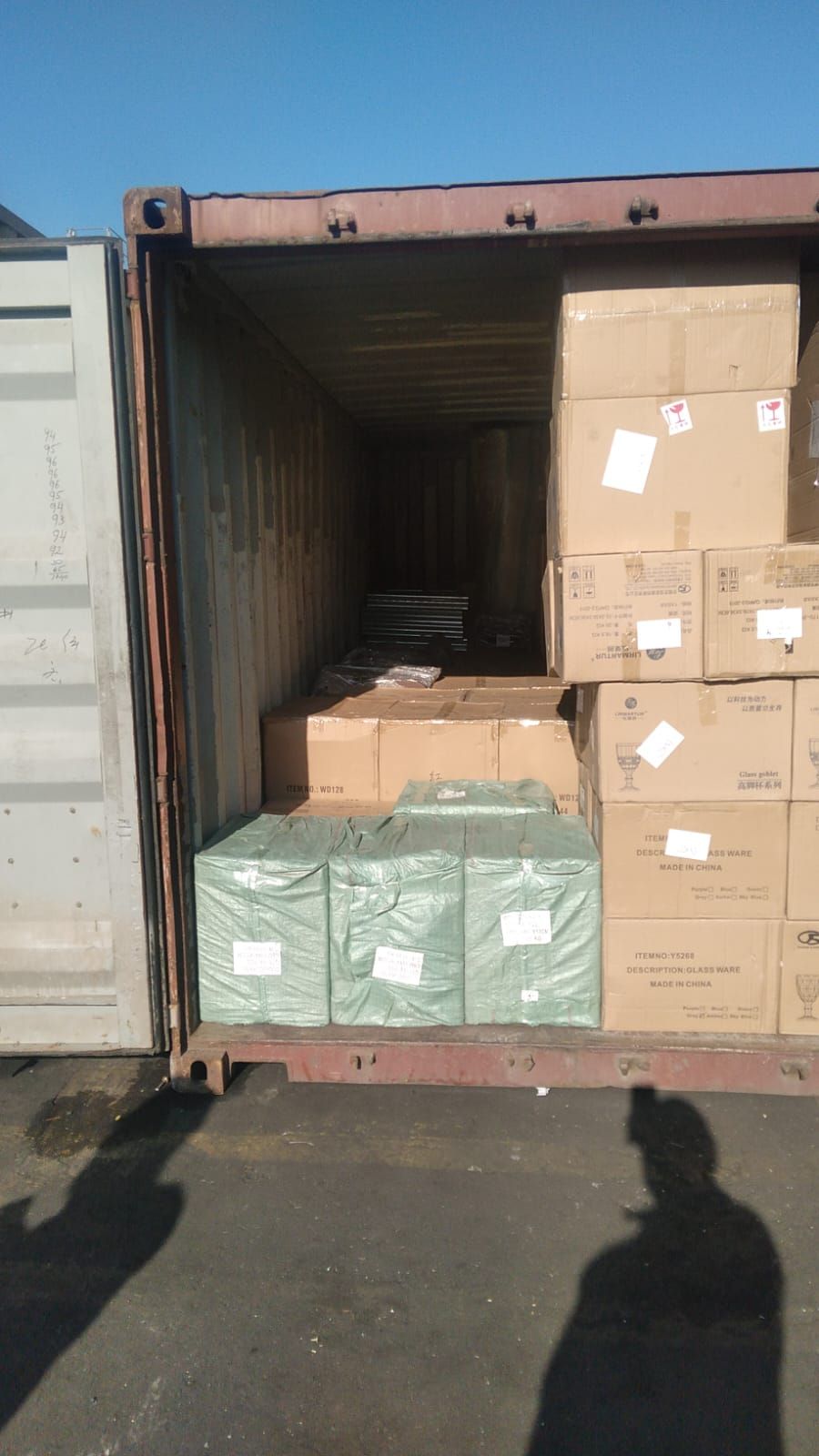 Contenedor cargado con mercancía paletizada